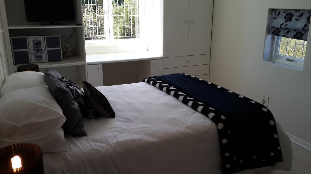 On Broadwalk Cottage Кейптаун Номер фото